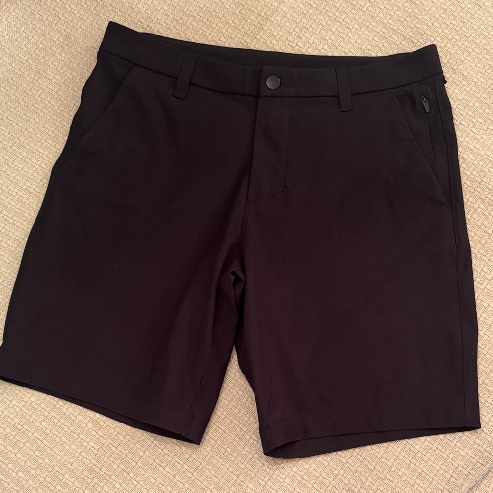 LULULEMON Men’s black 9” Inseam Shorts Size 30